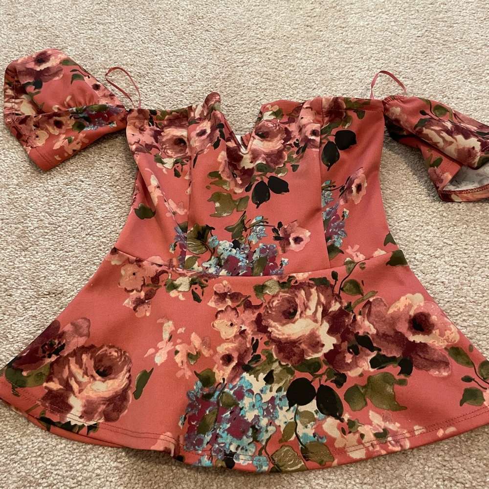 Guess-Beautiful summer off shoulder top